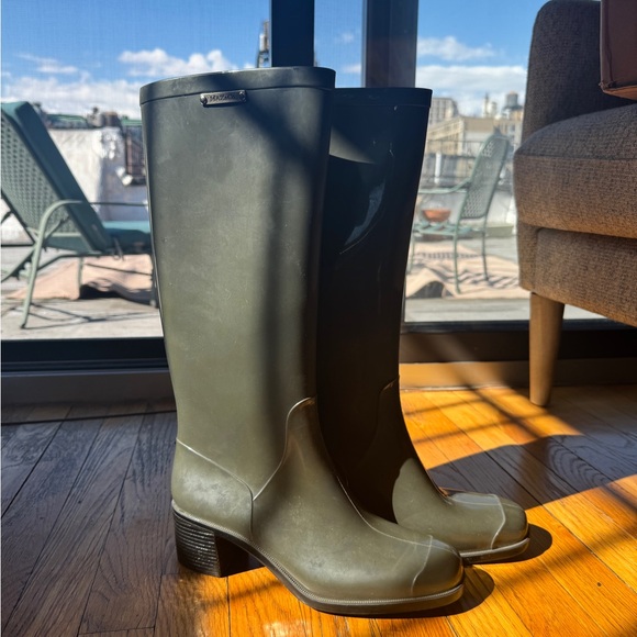 Cutest rain boots ever - Picture 3 of 5